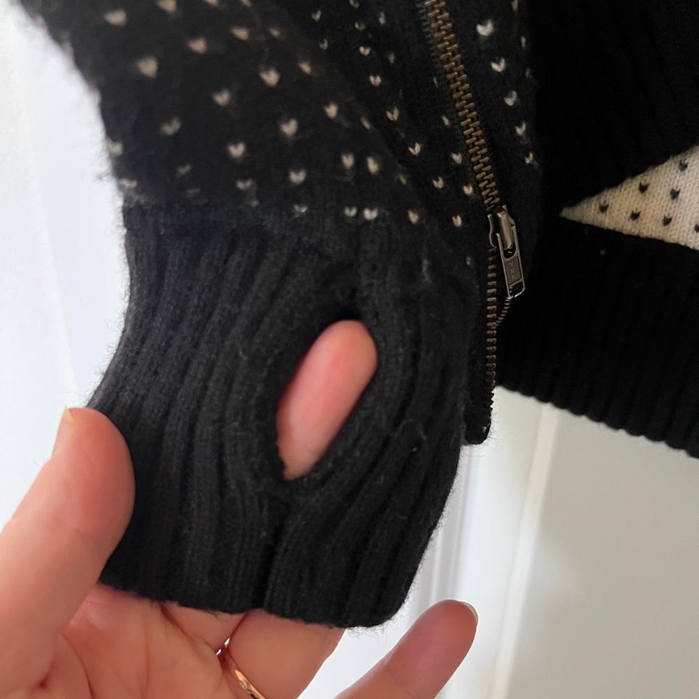 Lululemon Yogi Crew Sweater w/ Side Zips and Thumb Holes 100% Merino Wool - Picture 10 of 10